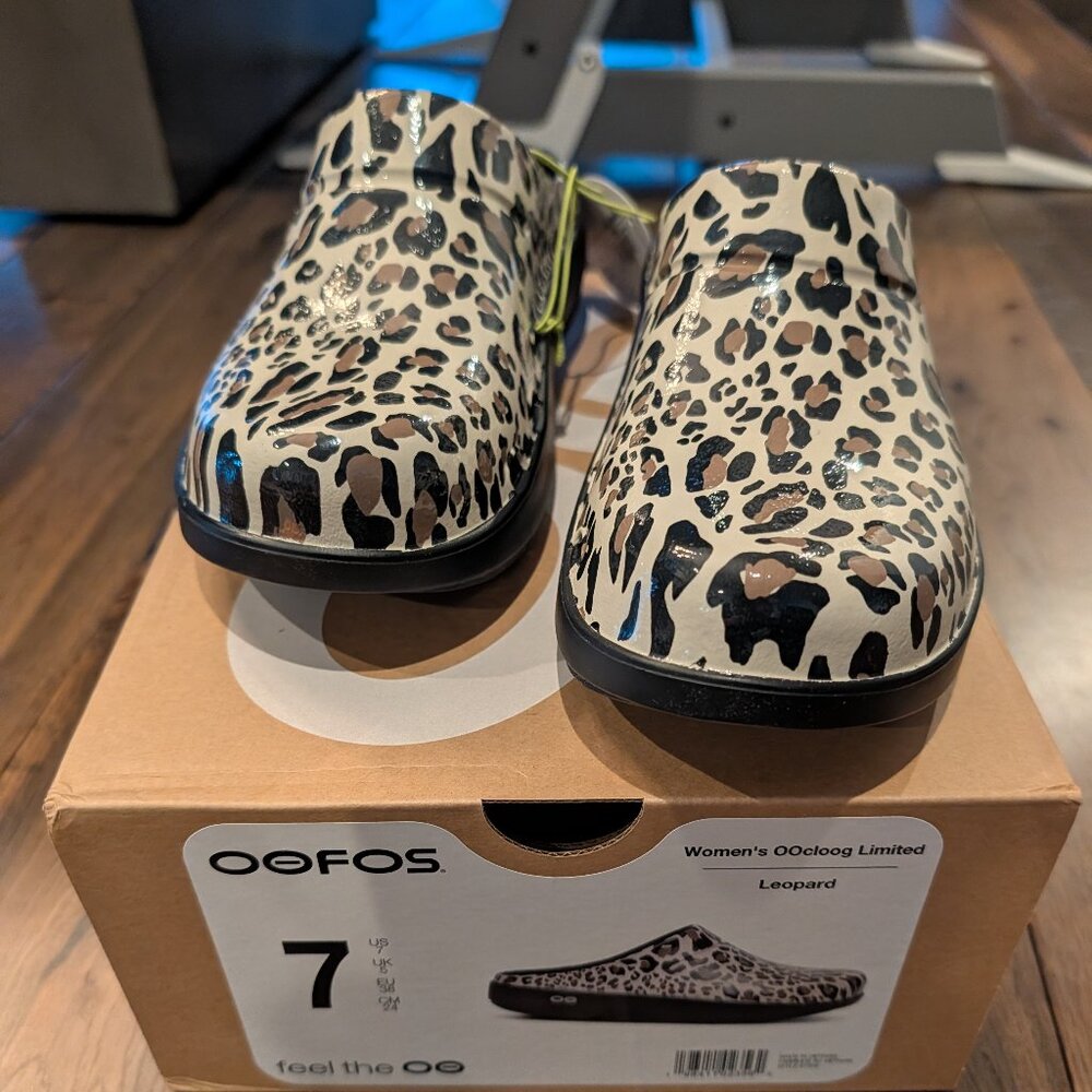 OOFOS OOcloog Limited Edition Leopard Clog